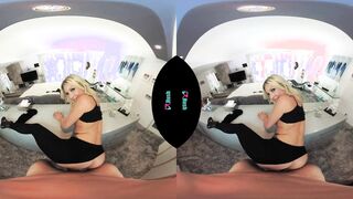 VRHUSH Carmen Caliente catches a thief